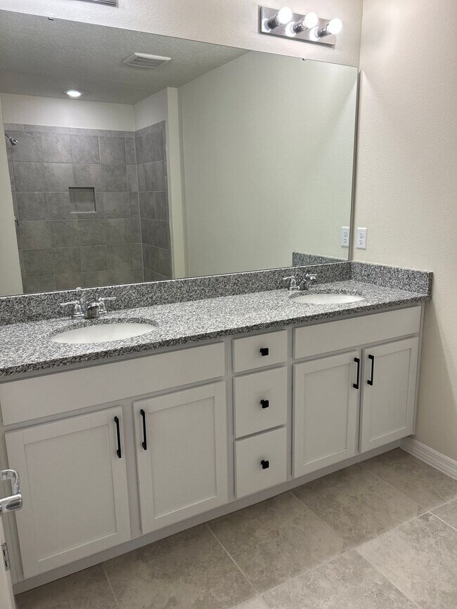 Building Photo - Move In ASAP!! - Brand New 3 bedroom 2.5 bath Townhouse for rent in Kissimmee, FL.