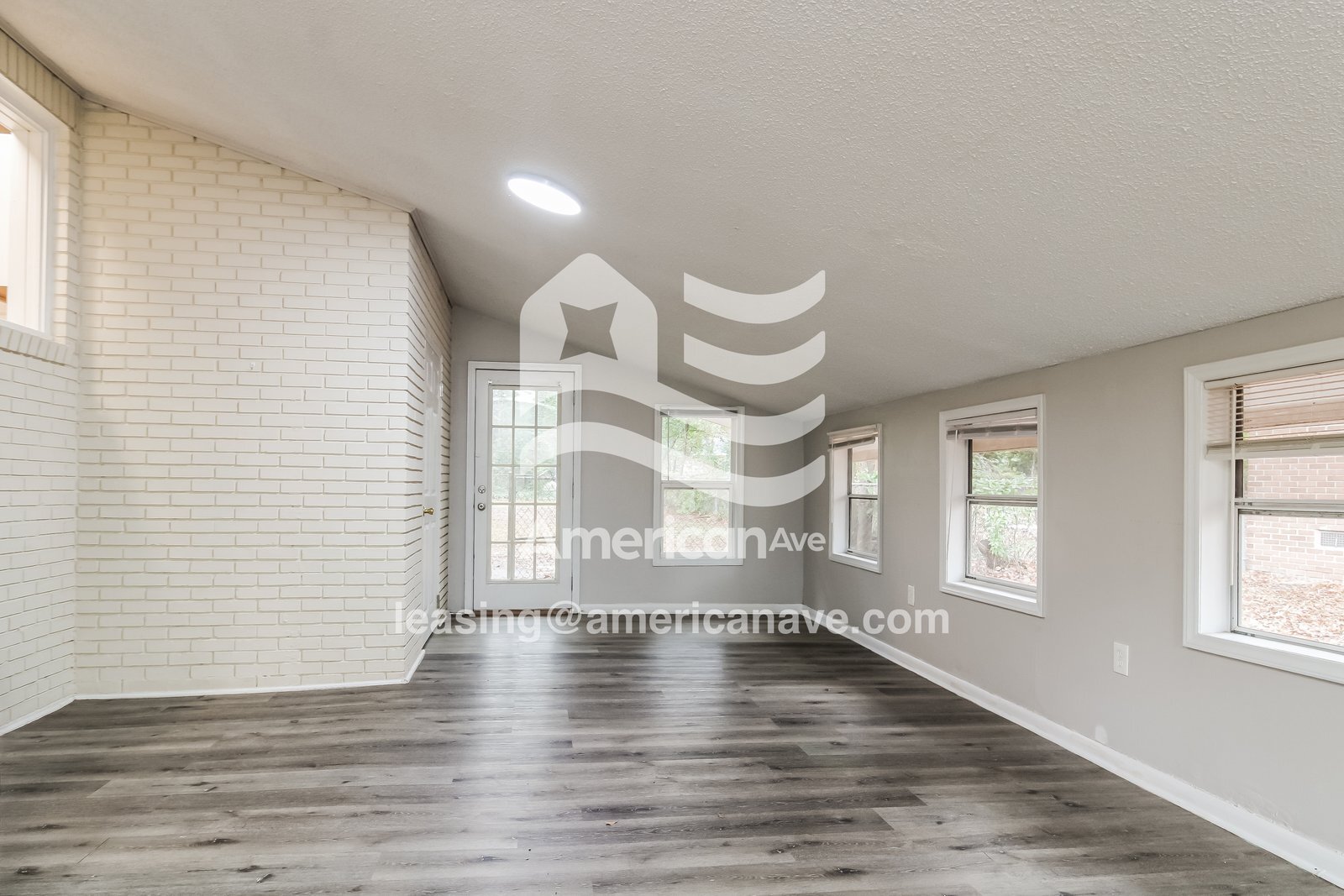 Building Photo - 2520 Stonehenge Dr