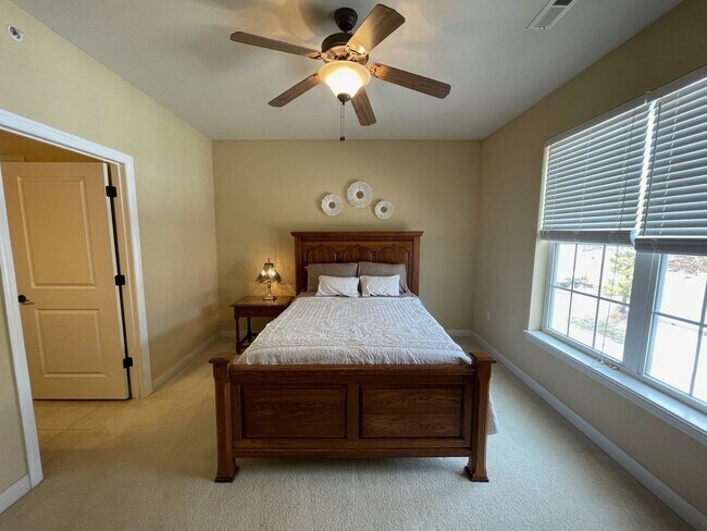 Building Photo - Fully-Furnished 3 Bedroom Condo in Smithton Crossing - Perfect for Traveling Professionals!