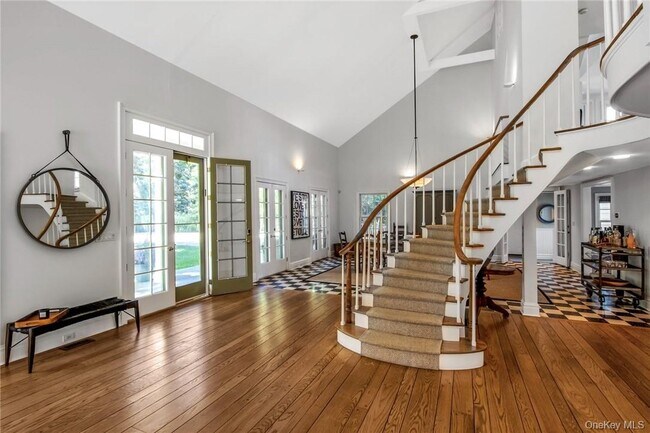 Building Photo - 619 N Broadway