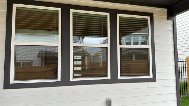 Building Photo - 2904 St Regis Dr