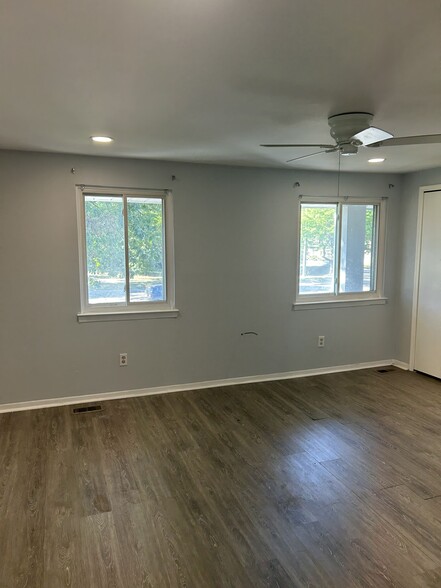 Building Photo - 15948 W 11 Mile Rd