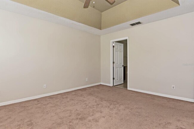 Building Photo - 807 Featherstone Ln