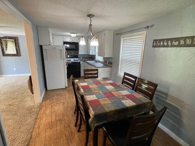Building Photo - 3 Bedroom 1 Bathroom House Stilwell, OK
