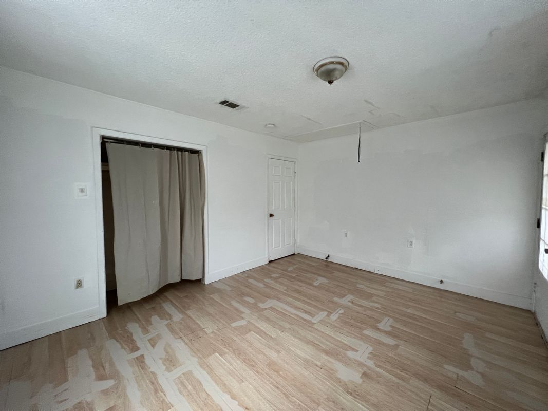 Building Photo - 4734 Wyandotte St