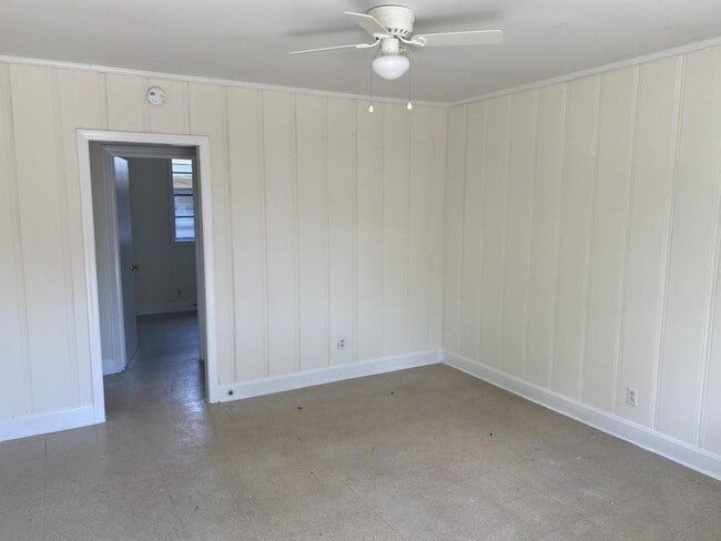 Building Photo - 3702 Live Oak Drive, Columbia, SC 29205