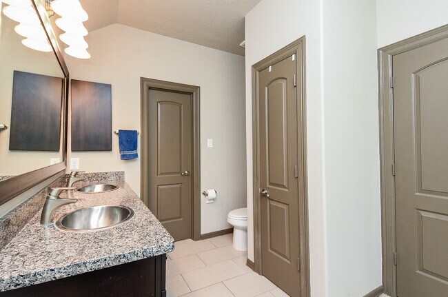 Building Photo - 78 Aventura Pl