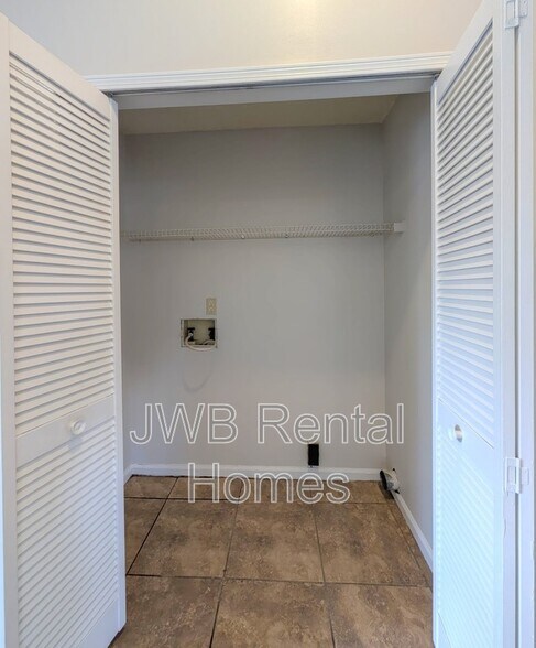 Building Photo - 2358 Scanlon Dr
