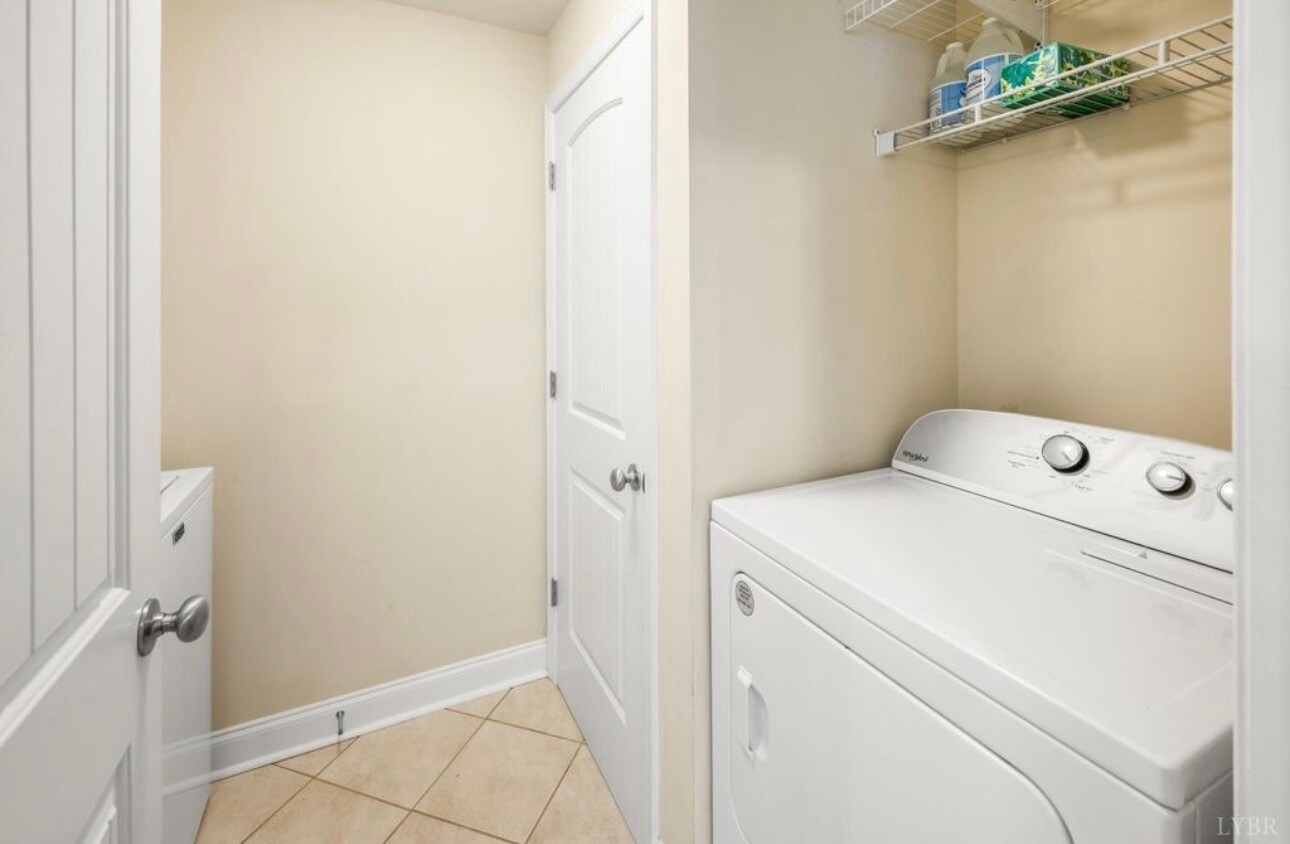 Laundry - 2009 Lakeside Dr
