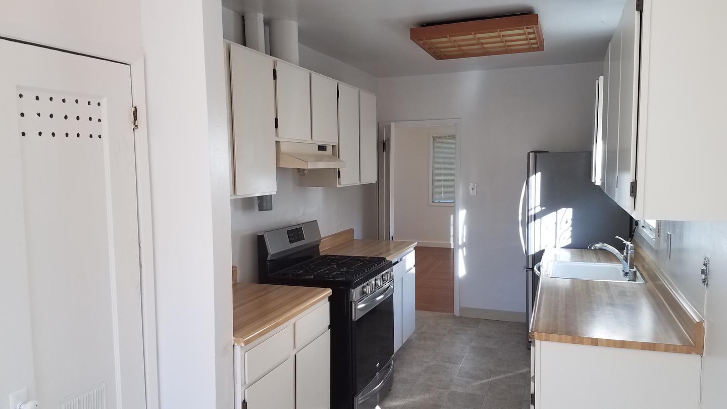 Building Photo - Ashby BART accessible vintage Berkeley home. Huge backyard!