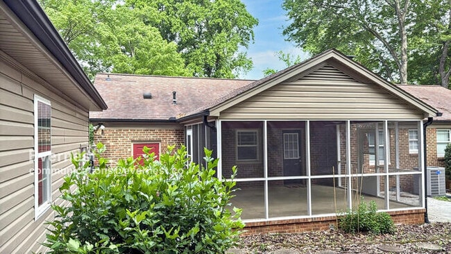 Building Photo - 1902 Dickens Dr