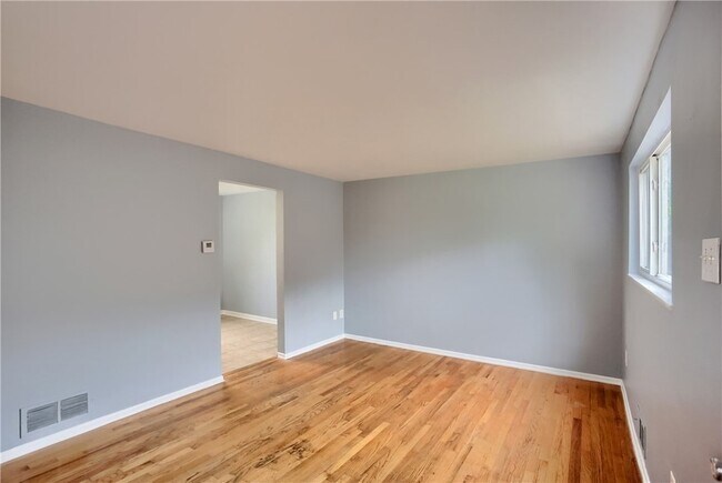Building Photo - 440 Brierly Ln