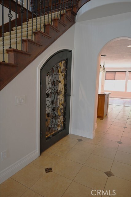 Building Photo - 32 Acanthus