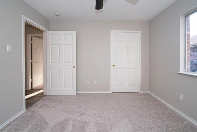 Building Photo - 2704 Frontier Ln