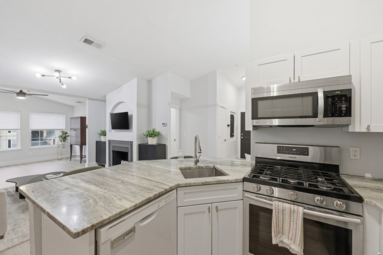 Building Photo - 13810 Sutton Park Dr N