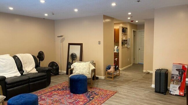 Living Room/Hall - 37 S Williams St
