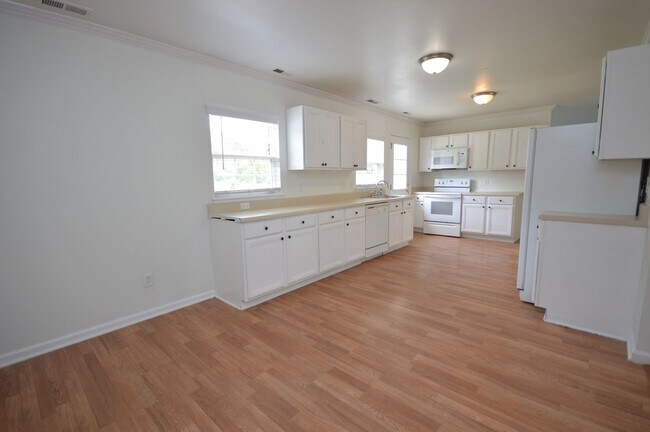 Building Photo - 404 Hanson Rd