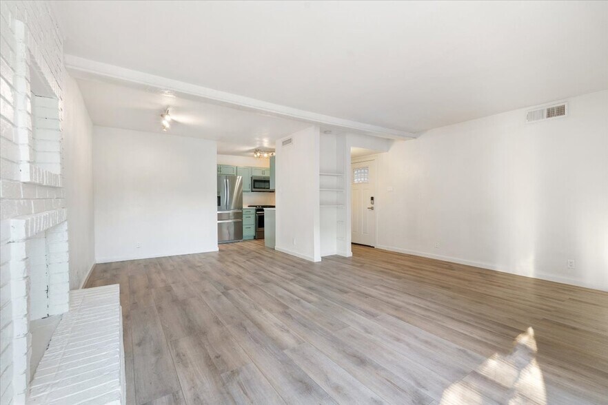 Building Photo - 7205 Grand Canyon Dr