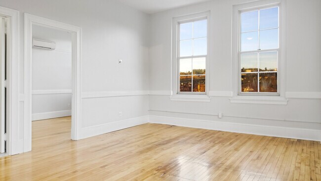 Building Photo - 341 Water St