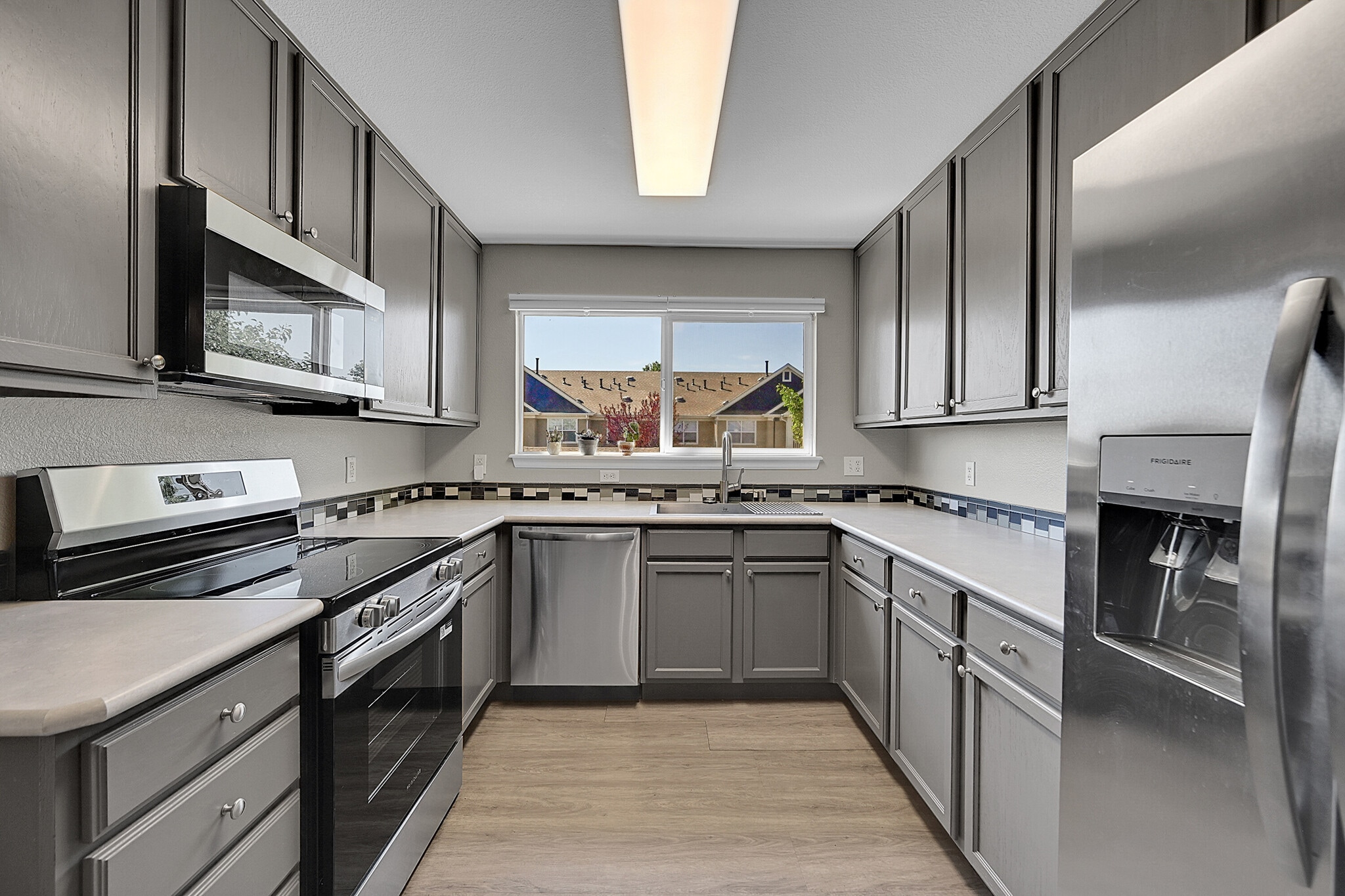 Building Photo - 8200 E 8th Ave