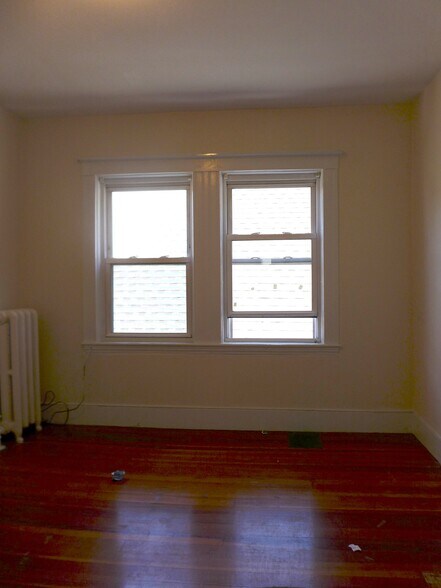 Building Photo - 3 Evergreen Ave