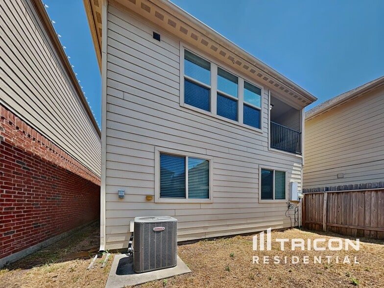 Building Photo - 17103 Amarose Dr
