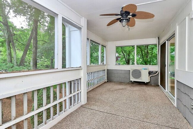 Building Photo - Bright 2BD/2BA Tennis Villa at Lake Norman!
