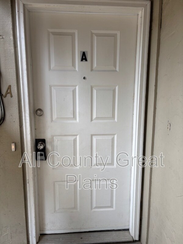 Building Photo - 609 S Lakehurst Dr