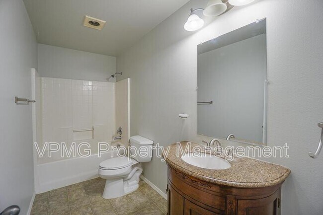 Building Photo - 9819 NE 86th St