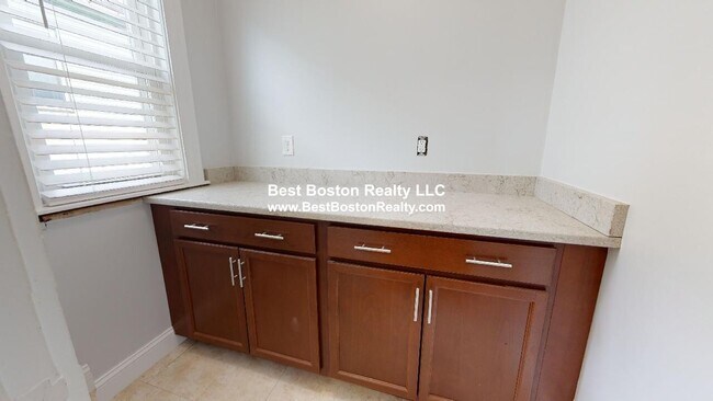 Building Photo - 27A Craigie St. Unit 3