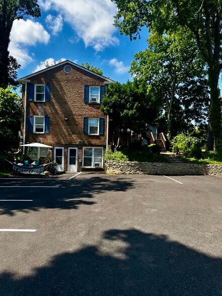 Building Photo - 1326 Barret Ave