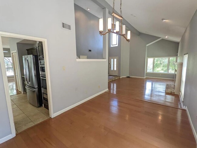 Building Photo - 5907 Balsam Hollow