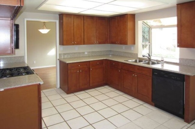 Building Photo - 12235 Harclare Dr