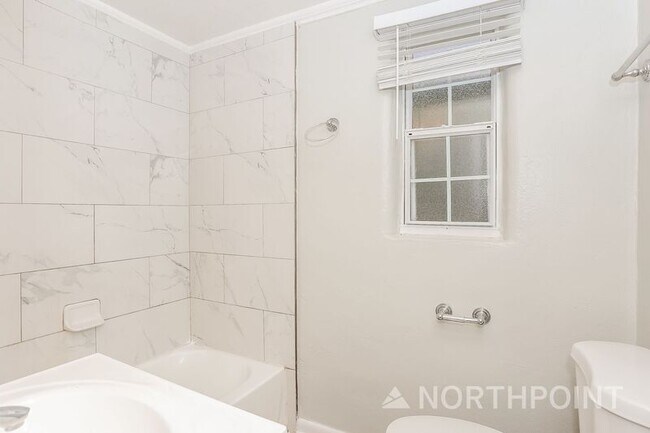 Building Photo - 10539 Gailwood Cir E