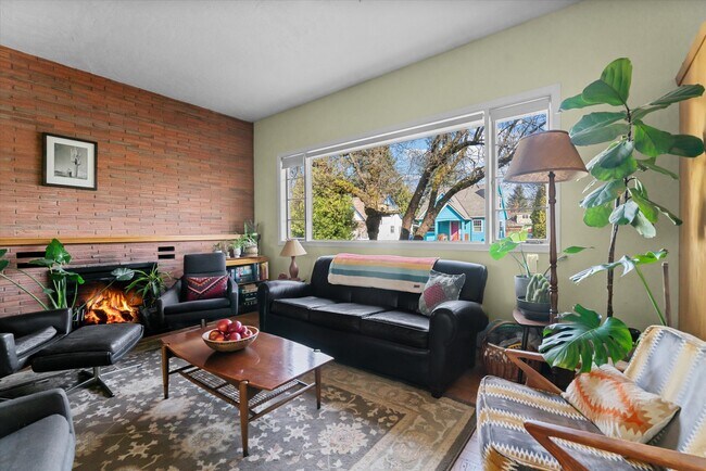 Building Photo - 7309 N Wilbur Ave