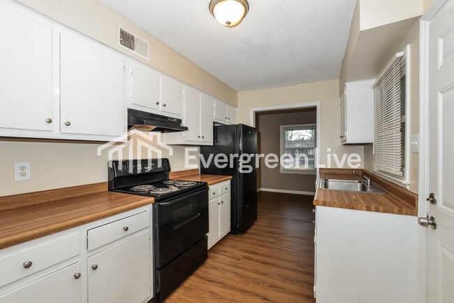 Building Photo - 5070 Quince Rd