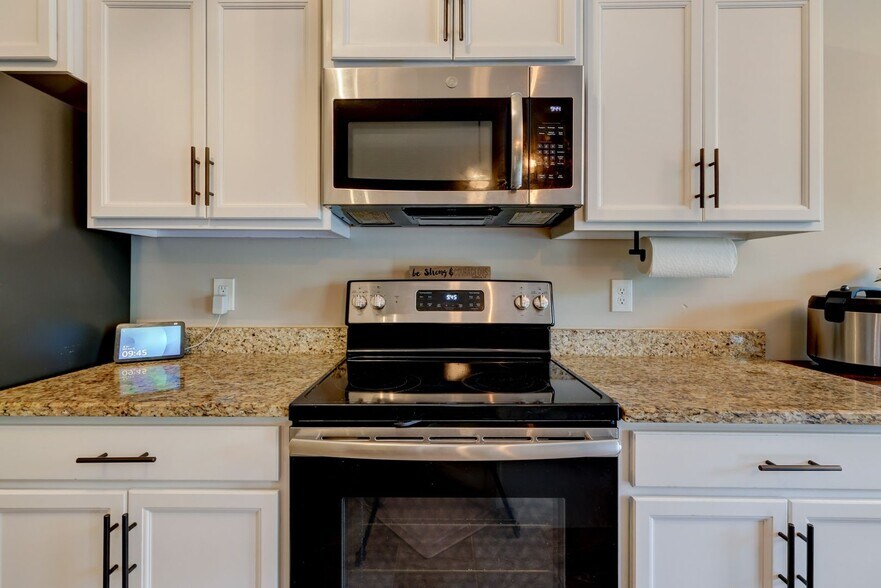 Building Photo - 430 Woodtrace Dr