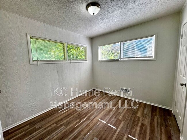 Building Photo - 7507 E 108th St