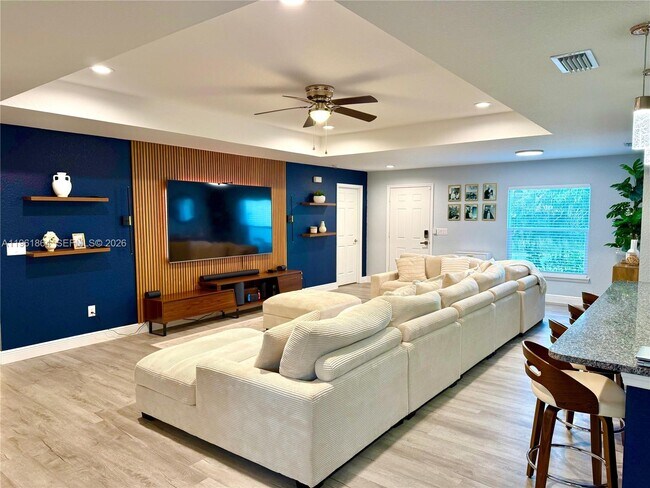 Building Photo - 274 Tindal St