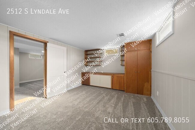 Building Photo - 2512 S Lyndale Ave
