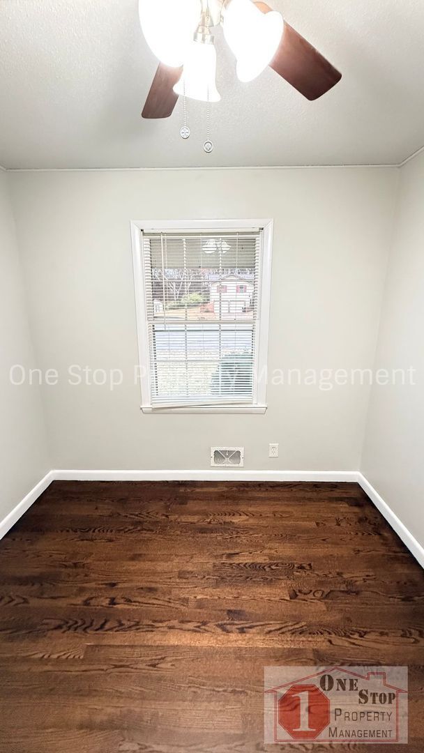 Building Photo - Charming 3-bedroom, 1.5-bathroom home in Kansas City