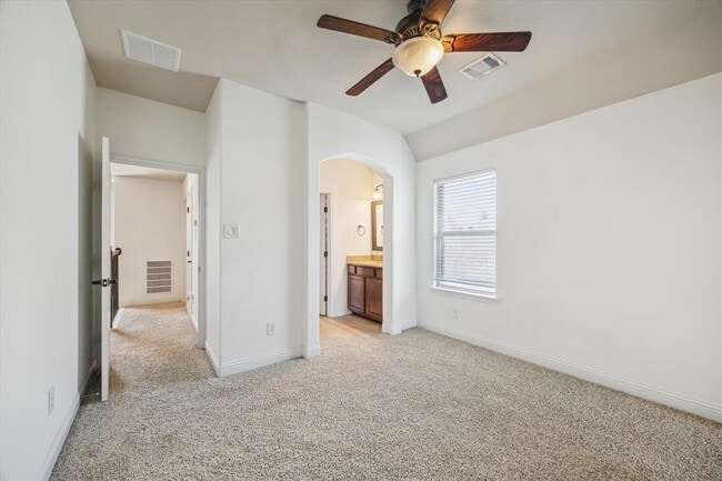 Building Photo - 27 Tioga Pl