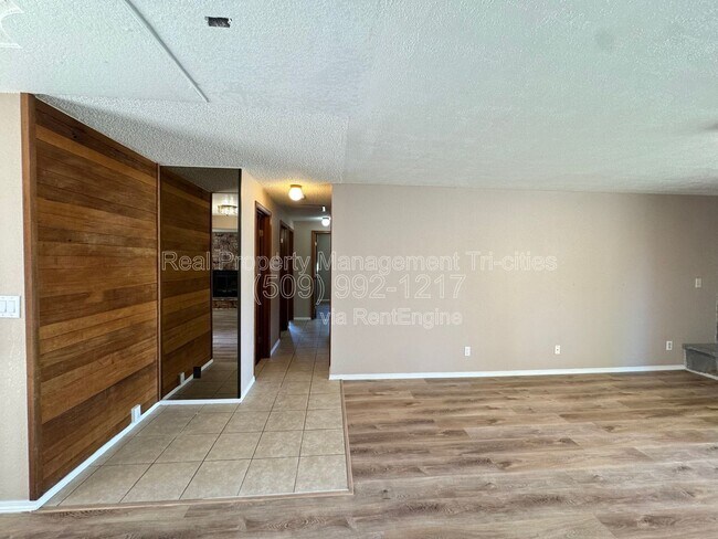 Building Photo - 4311 Desert Pl
