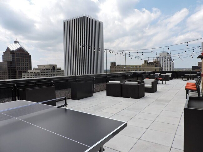 Building Photo - 256 E Main St