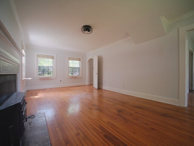 Building Photo - "Charming 3-Bedroom Home with Hardwood Floors & 2 Full Baths in Bessemer City – 1758 Sq Ft of Com...