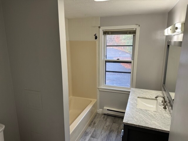 Full Bathroom - 33 Drake Rd