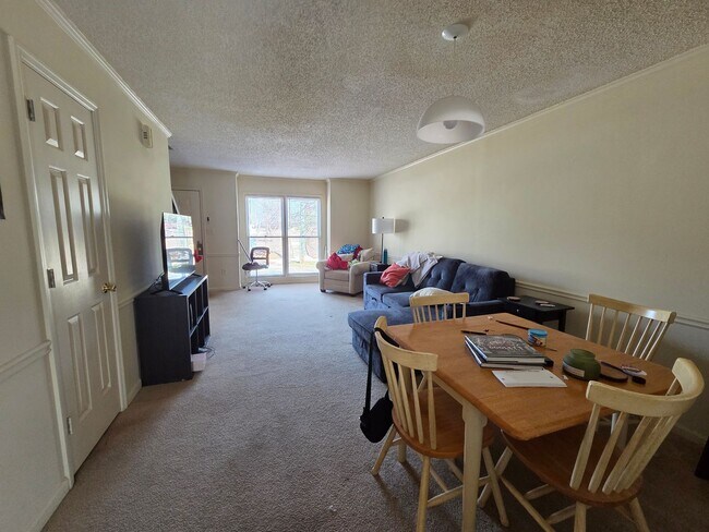 Building Photo - 2 Bed 2.5 Bath Condo