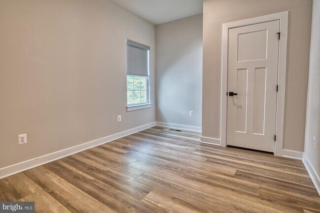 Building Photo - 3163 Dodder Wy