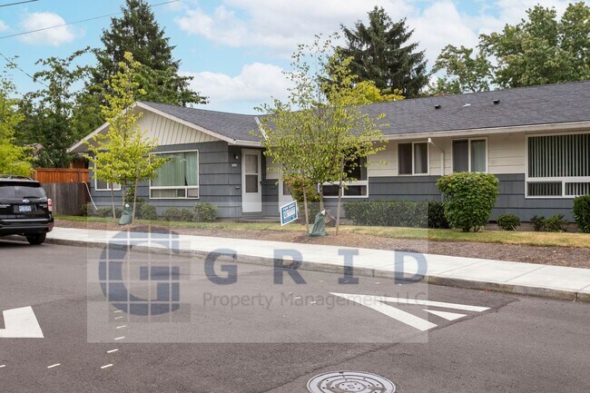 Building Photo - One Bedroom Apartment Available - Montavil...
