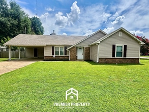Building Photo - Move-In Ready 3BR/2BA Home in 38133 - Hardwood Floors & Great Storage